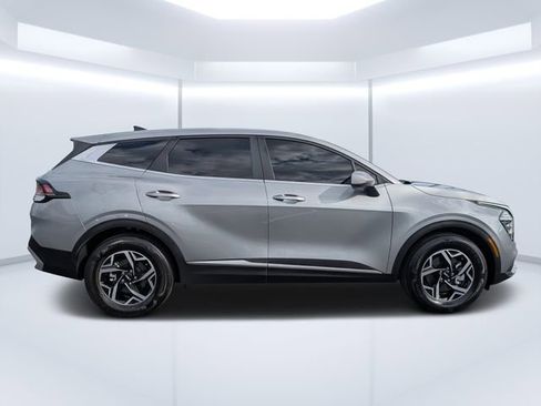 Used 2025 Kia Sportage LX image 2