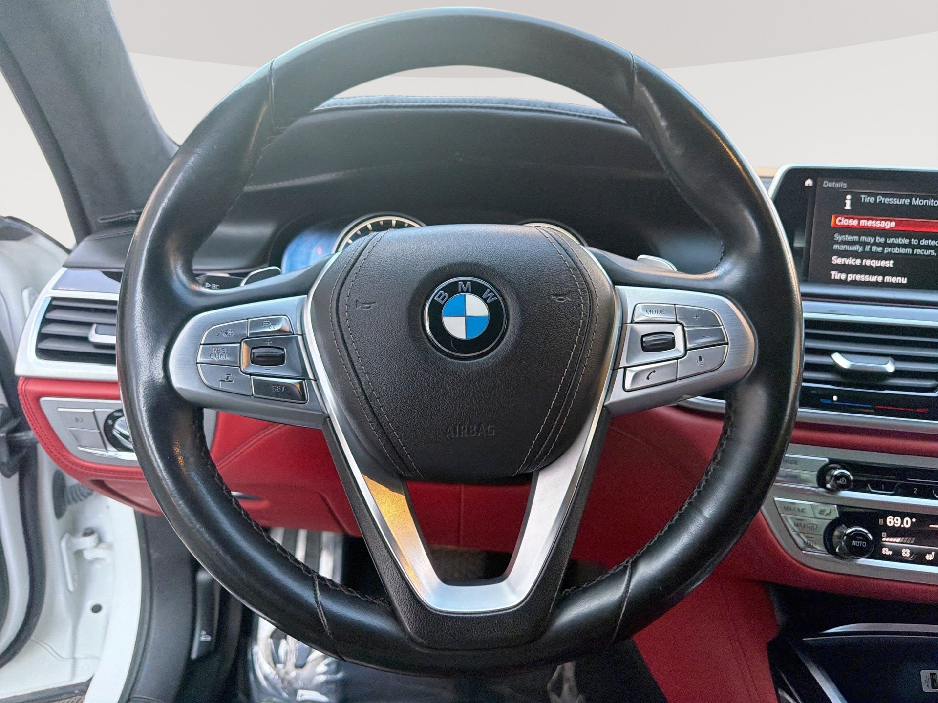 Used 2018 BMW 750i w/ Executive Package RWD image 11