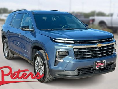 Used 2025 Chevrolet Traverse LT