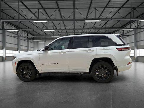New 2026 Jeep Grand Cherokee Limited AWD/4WD image 2