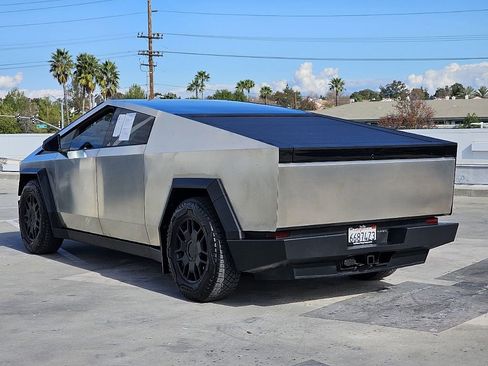 Used 2024 Tesla Cybertruck AWD Crew Cab image 18