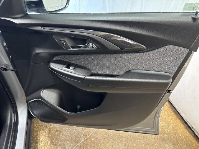 Used 2023 Chevrolet TrailBlazer LT FWD image 25