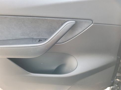 Used 2022 Tesla Model Y Performance image 22