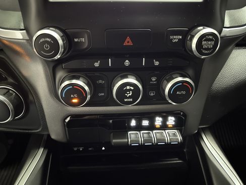 Used 2019 RAM 1500 Big Horn AWD/4WD image 35