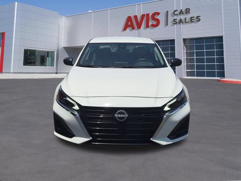 Used 2025 Nissan Altima 2.5 SV FWD image 2