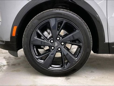 Certified 2025 Buick Envision Sport Touring image 10