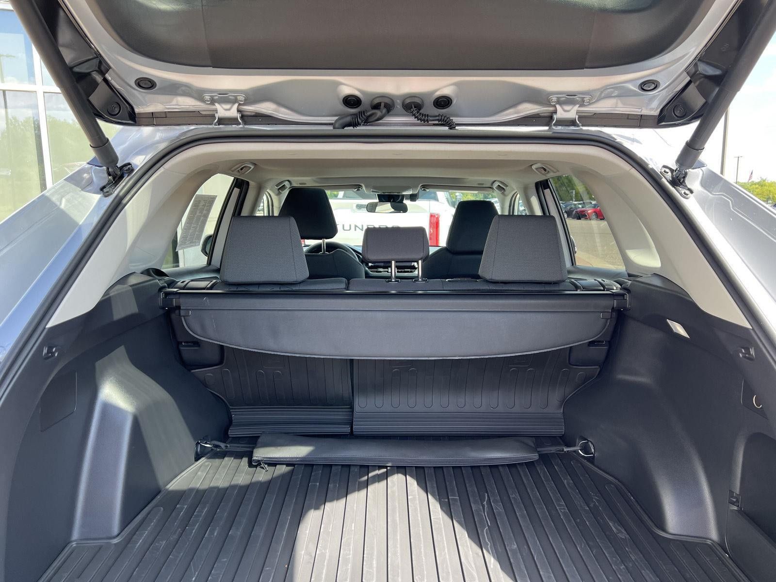 Used 2025 Toyota RAV4 XLE w/ Convenience Package AWD/4WD image 15