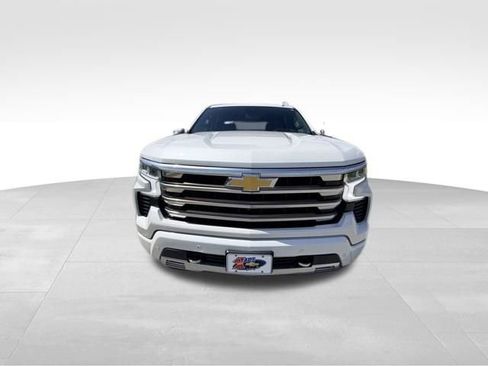 Used 2022 Chevrolet Silverado 1500 High Country w/ High Country Premium Package AWD/4WD image 2