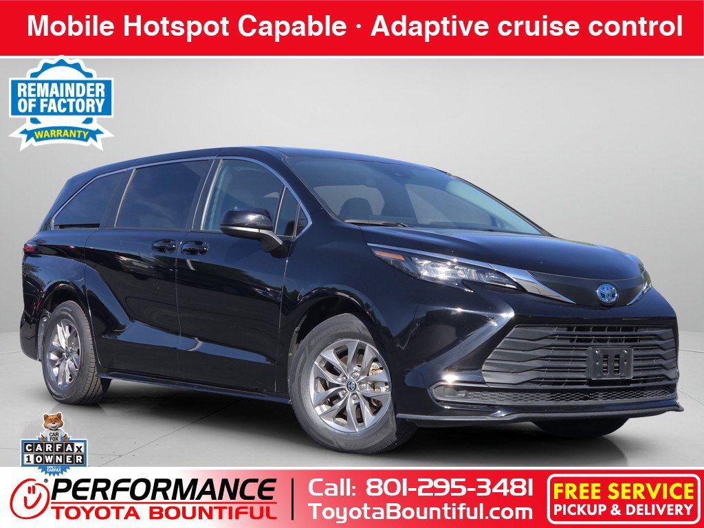 Used 2025 Toyota Sienna LE FWD image 1