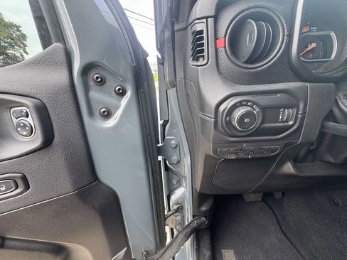 Used 2024 Jeep Wrangler Unlimited Rubicon AWD/4WD image 13