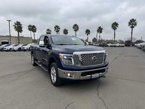 Used 2016 Nissan Titan SL image 3