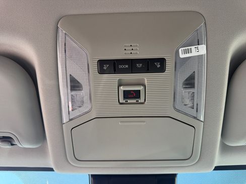 Used 2024 Toyota RAV4 LE AWD/4WD image 31
