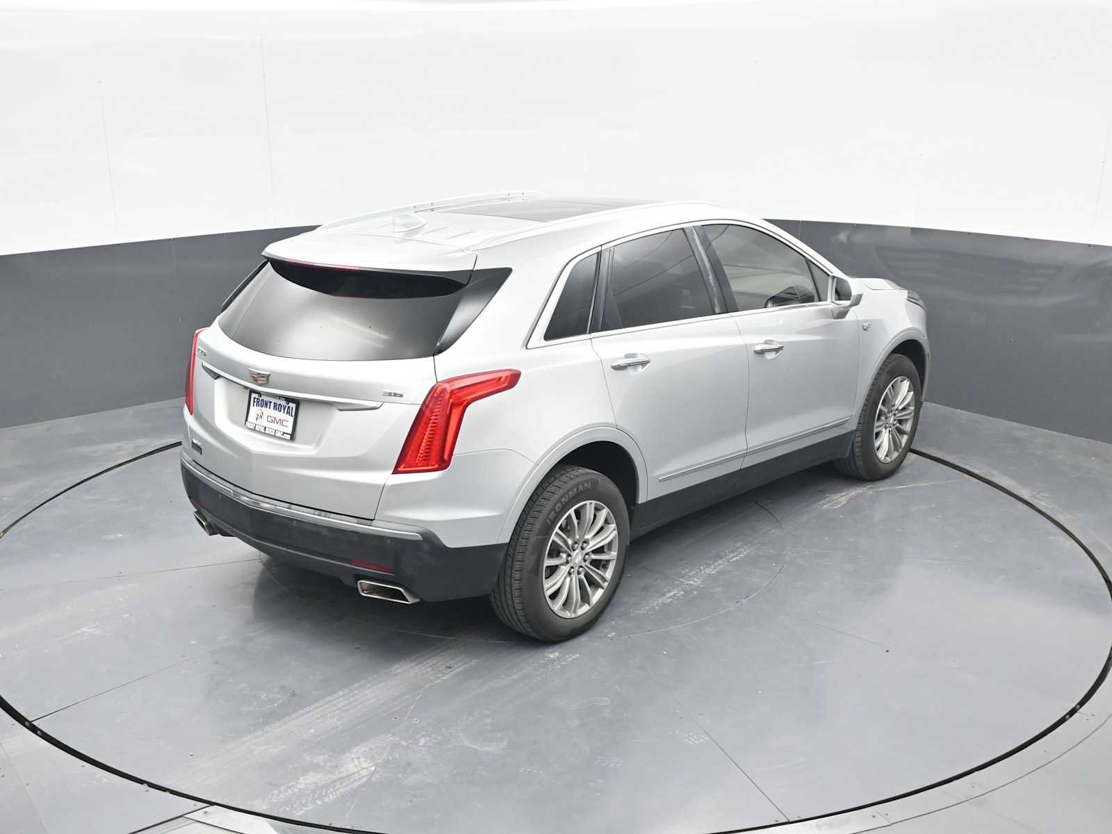 Used 2017 Cadillac XT5 Luxury w/ Driver Awareness Package AWD/4WD image 39