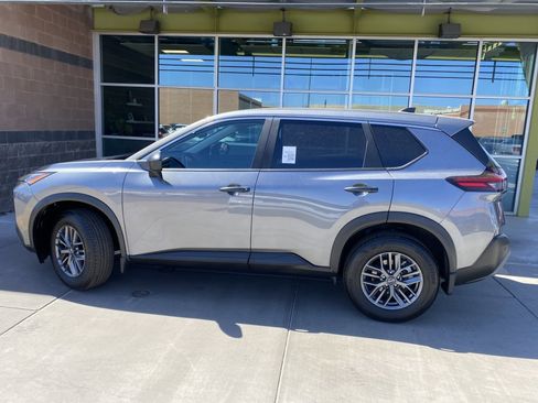 Used 2023 Nissan Rogue S image 2