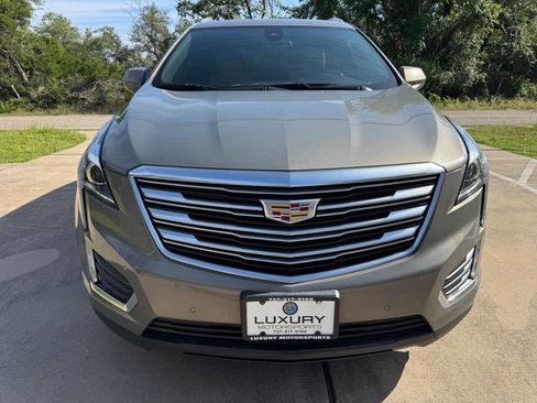 Used 2017 Cadillac XT5 Luxury w/ Driver Awareness Package FWD image 3