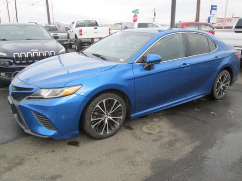 Used 2019 Toyota Camry SE image 1