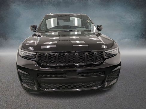 Used 2025 Jeep Grand Cherokee L Altitude AWD/4WD image 2