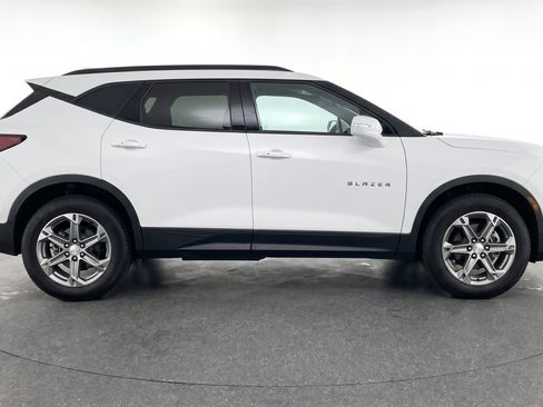 Used 2025 Chevrolet Blazer LT FWD image 11