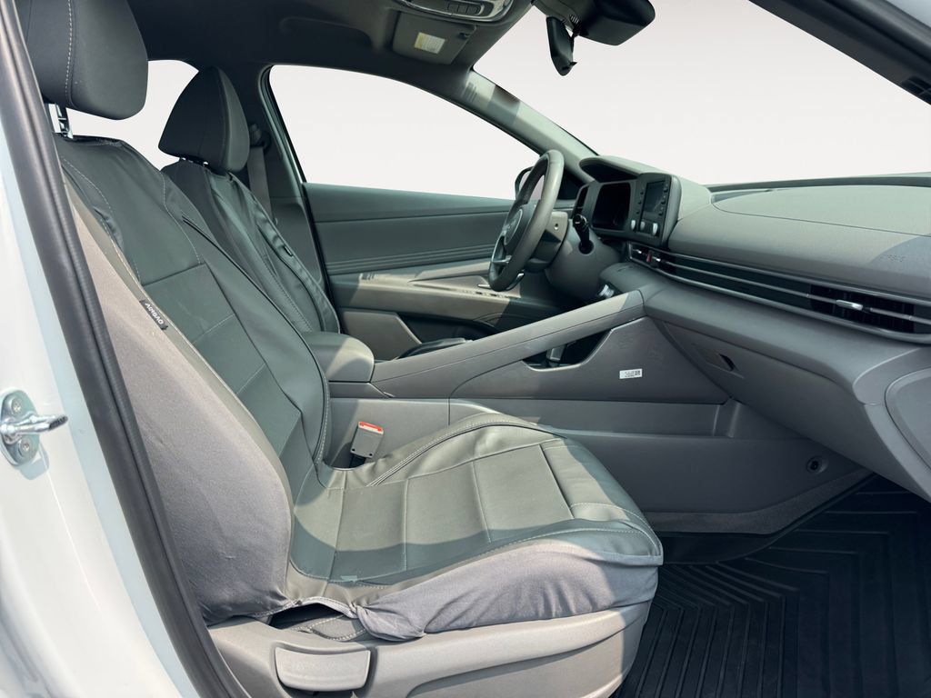 Used 2025 Hyundai Elantra Sport FWD image 15