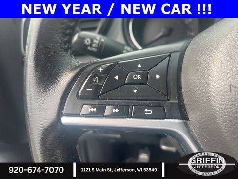 Used 2018 Nissan Rogue SV image 13