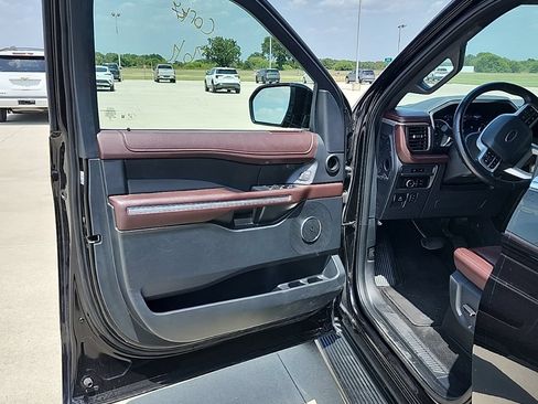 Used 2024 Ford Expedition Max Limited AWD/4WD image 8