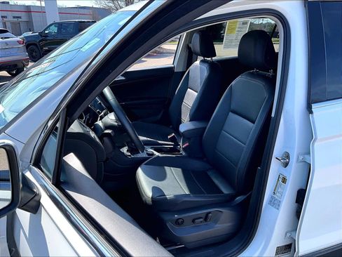 Used 2020 Volkswagen Tiguan SE image 10