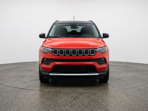 Used 2025 Jeep Compass Limited AWD/4WD image 2