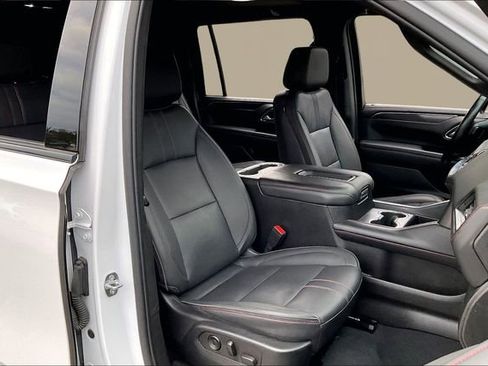 Used 2022 Chevrolet Suburban RST w/ Luxury Package image 20