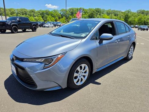 Used 2023 Toyota Corolla LE w/ Carpet Mat Package (TMS) FWD image 3