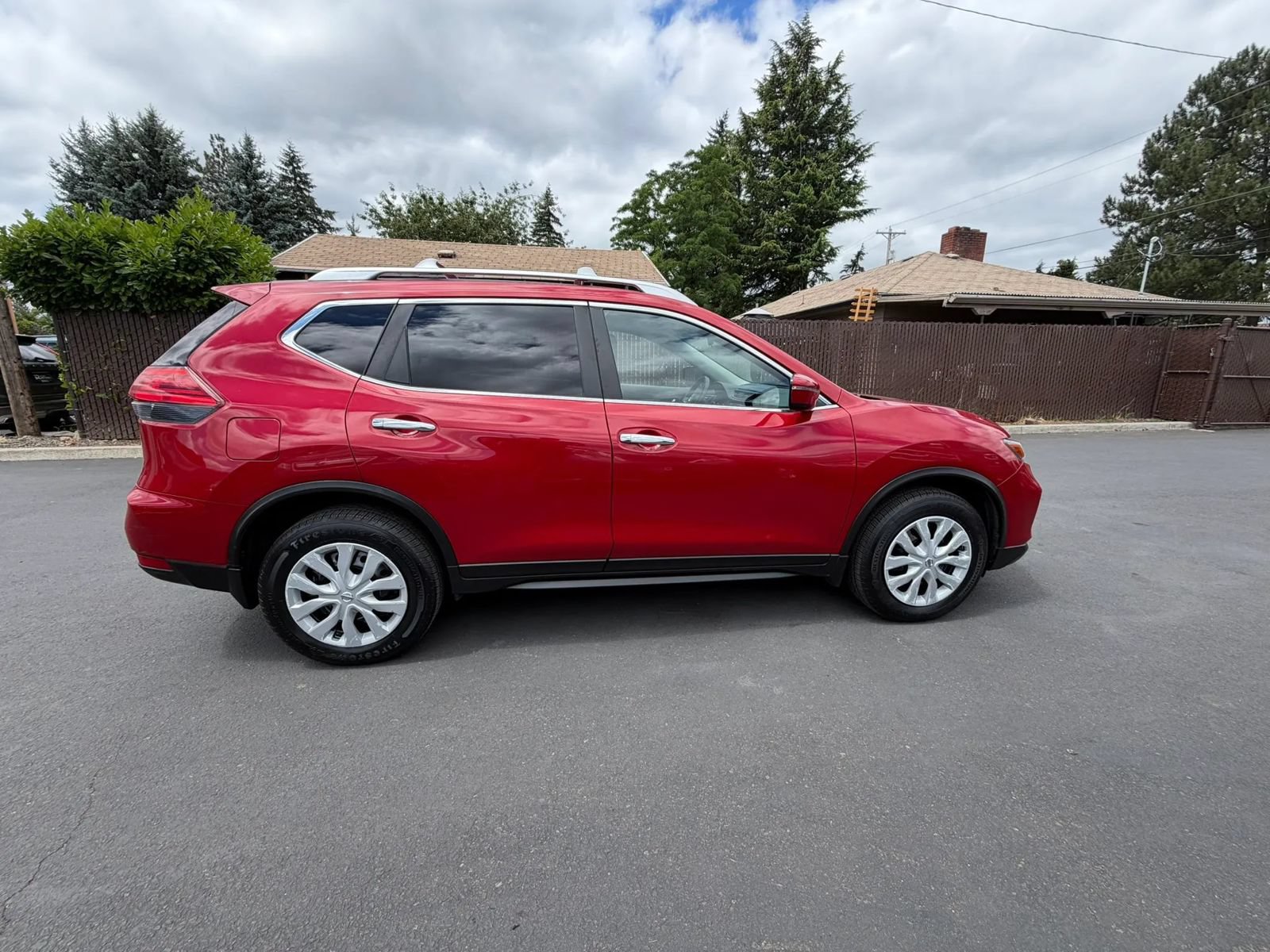 Used 2017 Nissan Rogue S w/ S Appearance Package AWD/4WD image 4