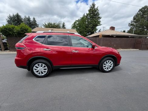 Used 2017 Nissan Rogue S w/ S Appearance Package AWD/4WD image 4