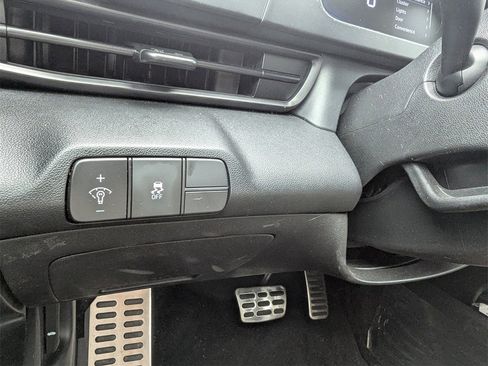 Certified 2025 Hyundai Elantra Sport image 25