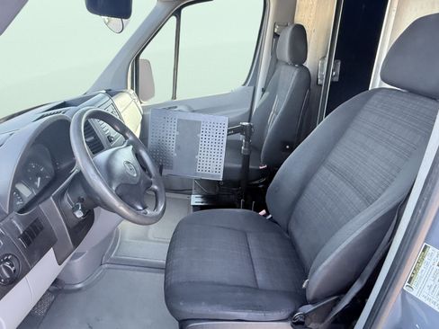 Used 2018 Mercedes-Benz Sprinter 2500 image 27