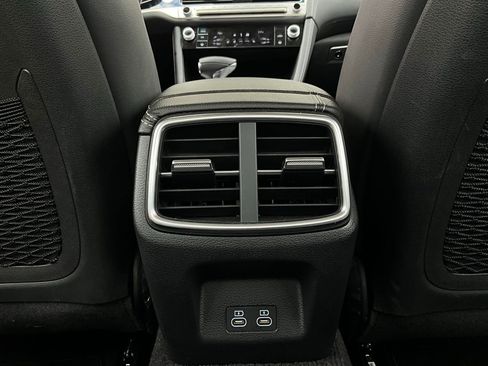 Used 2025 Genesis G70 2.5T image 13