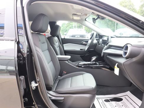 New 2026 Chevrolet Trax LT w/ Midnight Edition FWD image 31