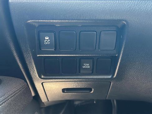 Used 2017 Nissan Pathfinder SV FWD image 29