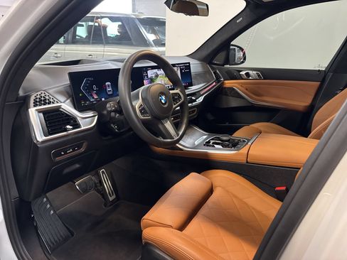 Used 2026 BMW X7 xDrive40i w/ M Sport Package AWD/4WD image 7