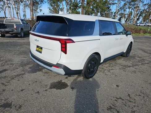 New 2026 Kia Carnival LXS image 5