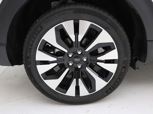 Used 2026 Ford Explorer Platinum w/ LUX Leather Package image 9