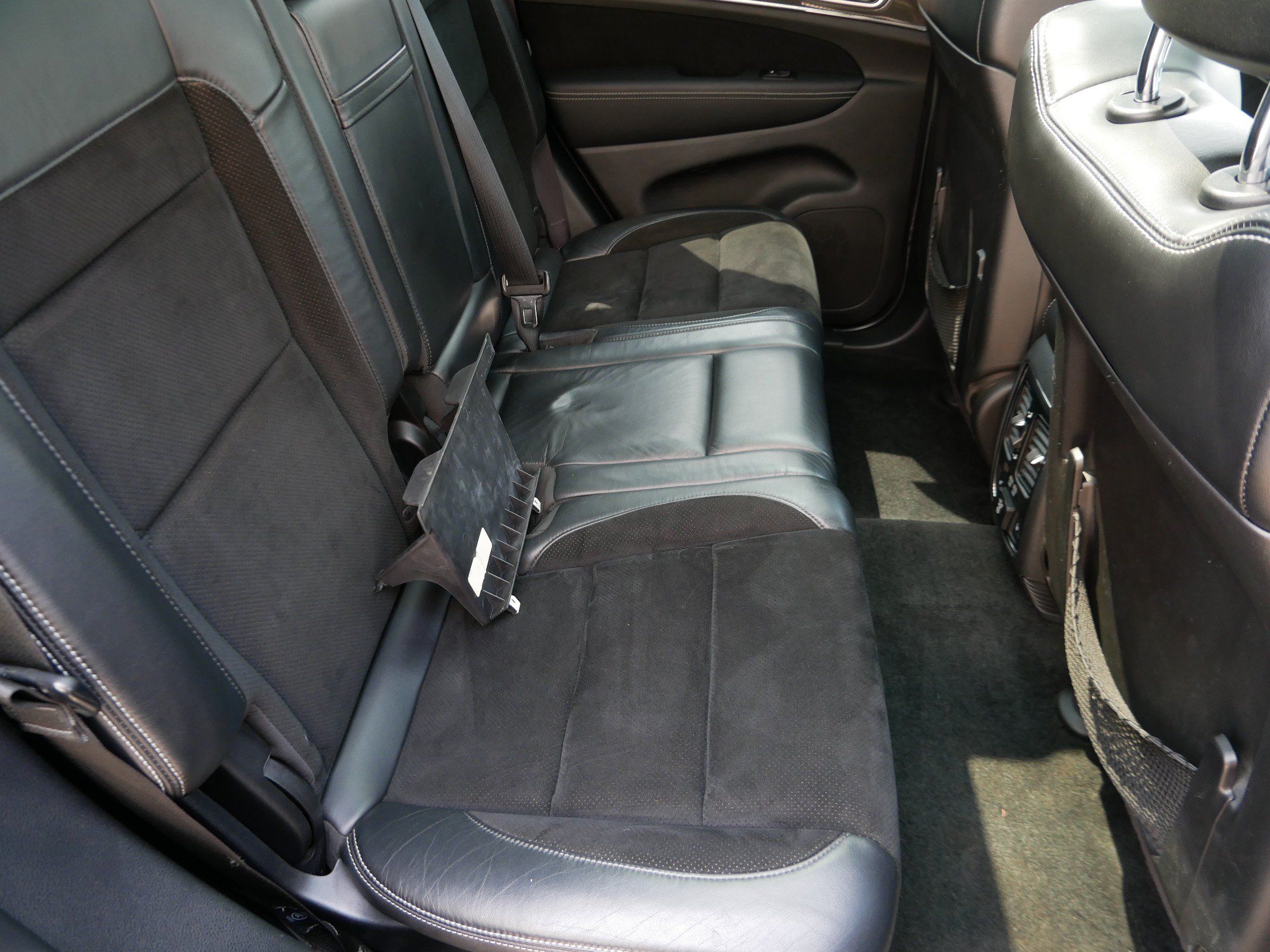 Used 2015 Jeep Grand Cherokee SRT AWD/4WD image 24