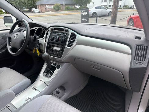 Used 2007 Toyota Highlander 4WD V6 w/ 3rd Row image 17