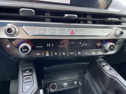 Used 2025 Kia Telluride AWD image 12