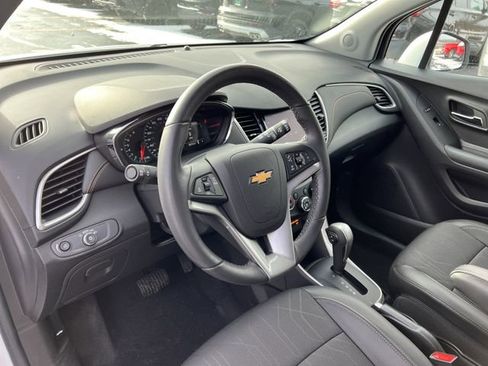 Used 2022 Chevrolet Trax LT w/ LT Convenience Package image 19