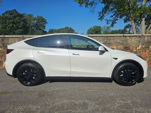 Used 2022 Tesla Model Y Long Range AWD/4WD image 10