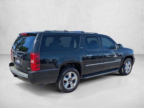 Used 2010 Chevrolet Suburban LTZ RWD image 5