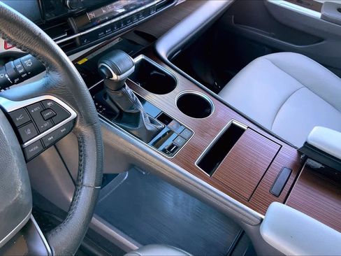 Used 2021 Toyota Sienna XLE image 15