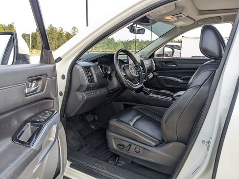 Used 2024 Nissan Pathfinder SL w/ SL Premium Package FWD image 35