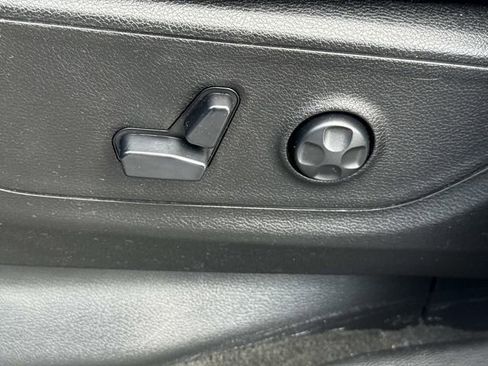 Used 2020 RAM 1500 Big Horn AWD/4WD image 11