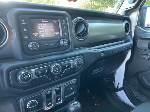 Used 2018 Jeep Wrangler Sport image 11