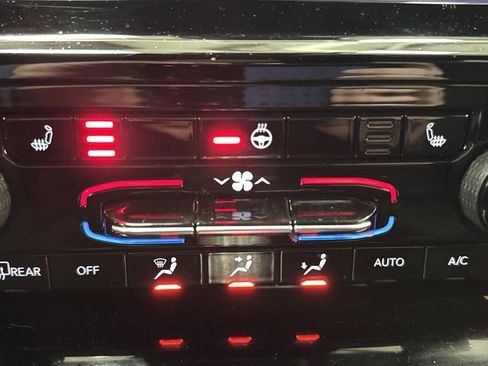 Used 2024 Jeep Grand Cherokee Altitude image 8